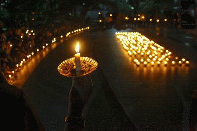 Sebanyak 1.000 lilin dinyalakan memperingati perang 5 hari 5 malam di halaman Monumen Perjuangan Rakyat (Monpera) Palembang, Rabu (4/1/2023).