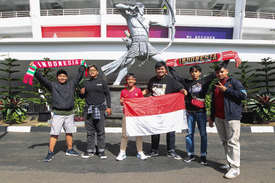 Sejumlah supoter mulai berdatangan untuk menyaksikan pertandingan Timnas Indonesia lawan Vietnam dalam laga Semifinal Piala AFF.