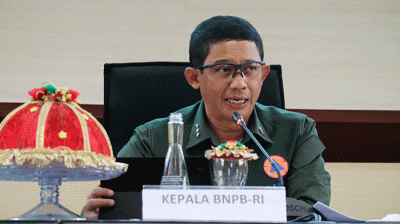 Kepala Badan Nasional Penanggulangan Bencana (BNPB) Letjen TNI Suharyanto memberikan bantuan dana siap pakai (DSP) kepada Pemerintah Provinsi Sulawesi Selatan.