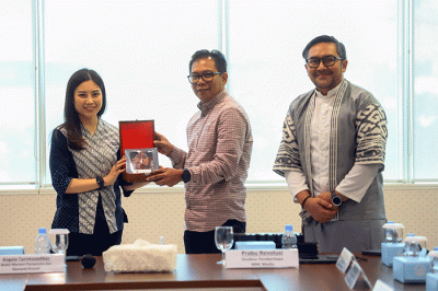 Wamenparekraf Angela Tanoesoedibjo menggelar audiensi dengan para pimpinan redaksi MNC Media di Gedung iNews Tower, Jakarta Pusat, Selasa (10/1/2023).