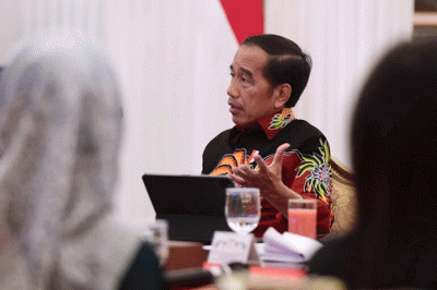 Presiden Joko Widodo bersilaturahmi secara langsung dengan para wartawan istana di Istana Negara, Jakarta, Selasa (10/1/2023).
