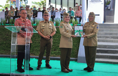 Menteri Ketenagakerjaan Ida Fauziyah saat memimpin Apel Peringatan Bulan K3 Nasional di Sukabumi, Kamis (12/1/2023). 