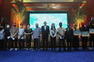 Wamenparekraf Angela Tanoesoedibjo saat memberikan sambutan dalam perayaan Natal Kemenparekraf di Gedung Sapta Pesona, Jakarta, Kamis (12/1/2023).