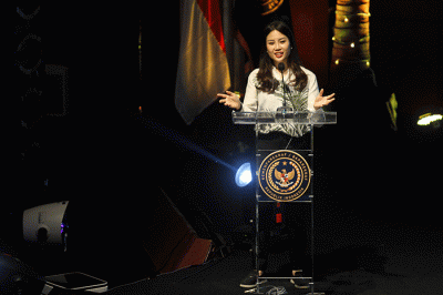 Wamenparekraf Angela Tanoesoedibjo saat memberikan sambutan dalam perayaan Natal Kemenparekraf di Gedung Sapta Pesona, Jakarta, Kamis (12/1/2023).