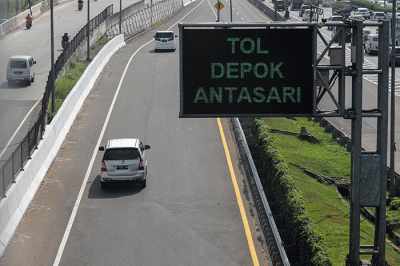 Kendaraan melintas di ruas Tol Depok-Antasari (Desari), Jakarta, Jumat (13/1/2023).