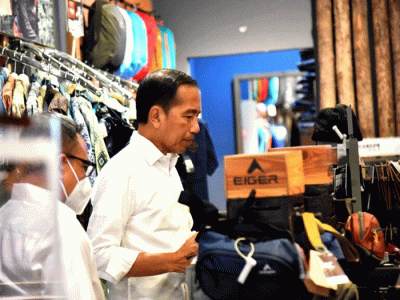 Presiden Joko Widodo kembali mengecek aktivitas perekonomian usai kebijakan pemberlakuan pembatasan kegiatan masyarakat (PPKM) di Indonesia dicabut.
