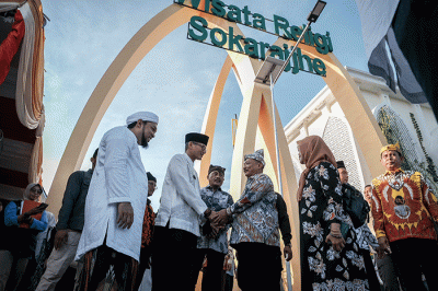 Menteri Pariwisata dan Ekonomi Kreatif Sandiaga Salahuddin Uno meresmikan pembangunan Kawasan Wisata Religi Sukorejo.