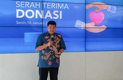 Penyerahan donasi bantuan ke Yayasan Al Fajar Berseri di MNC Financial Center, Jakarta, Senin (16/1/2023). 