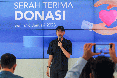 Penyerahan donasi bantuan ke Yayasan Al Fajar Berseri di MNC Financial Center, Jakarta, Senin (16/1/2023). 
