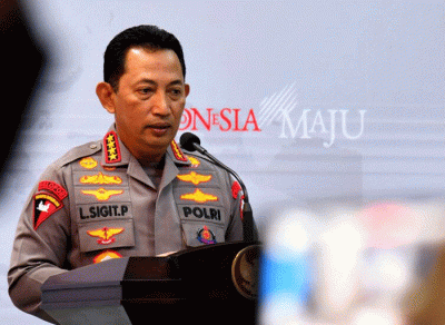 Kapolri Jenderal Listyo Sigit Prabowo memberikan keterangannya di Kantor Presiden, Jakarta, Senin (16/1/2023).