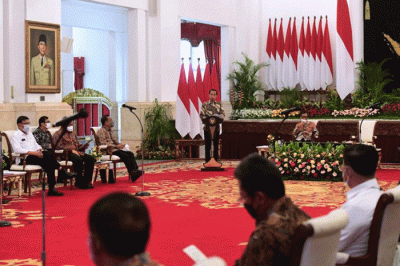 Presiden Joko Widodo memimpin sidang kabinet paripurna perdana tahun 2023 di Istana Negara, Jakarta, Senin (16/1/2023).