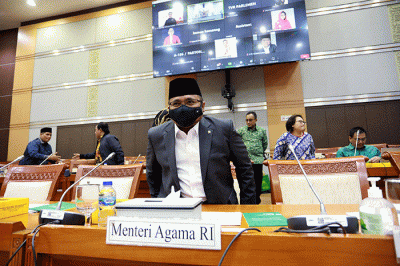 Menteri Agama Yaqut Cholil Qoumas Rapat Kerja dengan Komisi VIII DPR di gedung Parlemen, Jakarta, Kamis (19/1/2023).