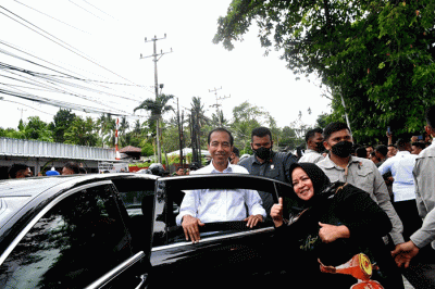 Presiden Joko Widodo meninjau sekaligus meresmikan penataan kawasan Pantai Malalayang dan Ecotourism Village Bunaken, Kota Manado, Sulawesi Utara.