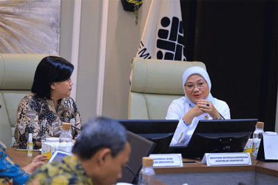 Menaker Ida Fauziyah saat menerima audiensi Komisi Nasional Hak Asasi Manusia (Komnas HAM) Periode 2022-2027 di Kantor Kemnaker, Jakarta.