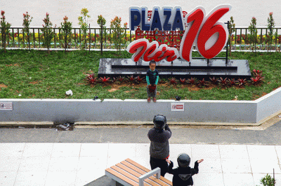 Perahu menjadi ikon di Plaza 16 Ilir Palembang yang baru selesai pembangunannya.