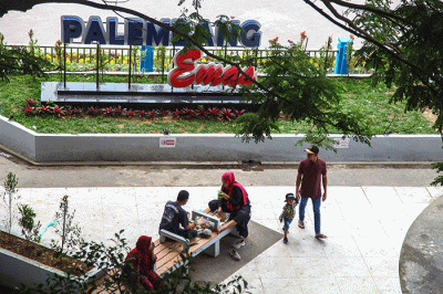 Perahu menjadi ikon di Plaza 16 Ilir Palembang yang baru selesai pembangunannya.