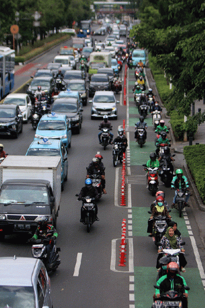 Suasana jalur sepeda di kawasan Simpang Senen, Jakarta Pusat, Kamis (26/1/2023).