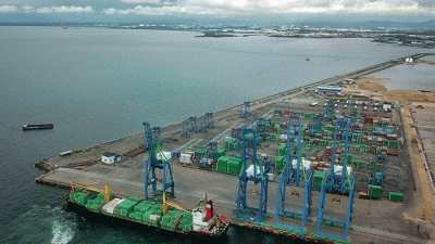 Aktivitas pembangunan megaproyek Makassar New Port (MNP), Kamis (26/1/2023).