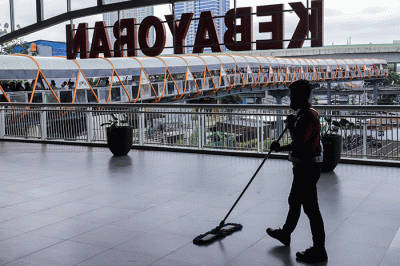 Penjabat (Pj) Gubernur DKI Jakarta Heru Budi Hartono saat menghadiri peresmian Skywalk Kebayoran Lama, Jakarta Selatan, Jumat (27/1/2023).
