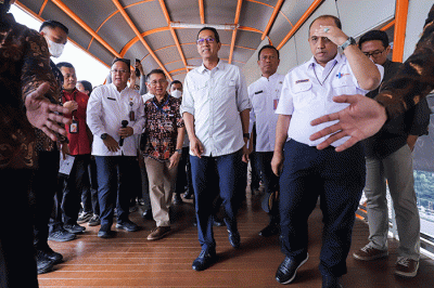 Penjabat (Pj) Gubernur DKI Jakarta Heru Budi Hartono saat menghadiri peresmian Skywalk Kebayoran Lama, Jakarta Selatan, Jumat (27/1/2023).