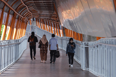 Penjabat (Pj) Gubernur DKI Jakarta Heru Budi Hartono saat menghadiri peresmian Skywalk Kebayoran Lama, Jakarta Selatan, Jumat (27/1/2023).