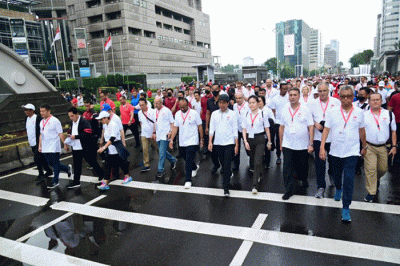 Presiden Joko Widodo memberikan sambutannya saat membuka secara resmi kick-off keketuaan ASEAN Indonesia 2023 di Bundaran Hotel Indonesia, Jakarta.