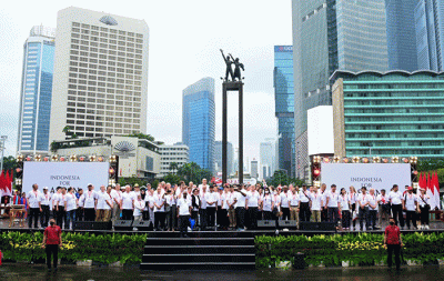 Presiden Joko Widodo memberikan sambutannya saat membuka secara resmi kick-off keketuaan ASEAN Indonesia 2023 di Bundaran Hotel Indonesia, Jakarta.