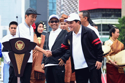 Presiden Joko Widodo memberikan sambutannya saat membuka secara resmi kick-off keketuaan ASEAN Indonesia 2023 di Bundaran Hotel Indonesia, Jakarta.