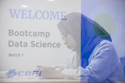 Peserta mengikuti program bootcamp Coding For Indonesia di Jakarta Selatan, Senin (30/1/2023).