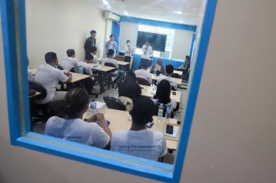 Peserta mengikuti program bootcamp Coding For Indonesia di Jakarta Selatan, Senin (30/1/2023).