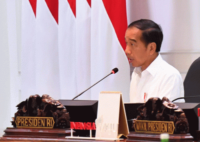 Presiden Joko Widodo menggelar rapat terbatas (ratas) bersama Wakil Presiden Ma’ruf Amin dan sejumlah Menteri Kabinet Indonesia Maju di Kantor Presiden.