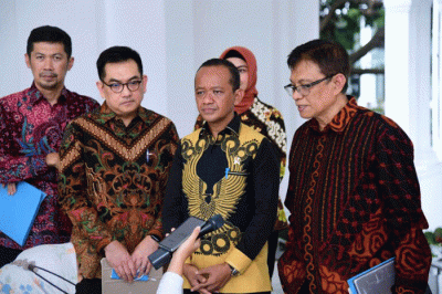 Menteri Investasi/Kepala Badan Koordinasi Penanaman Modal Bahlil Lahadalia memberikan keterangan usai bertemu Presiden Joko Widodo di Istana Merdeka.
