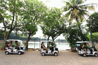 Peringatan Hari Pengurangan Emisi CO2 dan Peresmian Electrifying Lifestyle Setu Babakan, Jakarta, Selasa (31/1/2023).