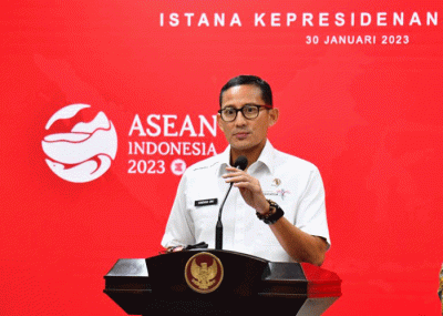 Menparekraf Sandiaga Uno memberikan keterangannya usai mengikuti rapat terbatas yang dipimpin Presiden Joko Widodo di Kantor Presiden, Jakarta.