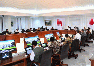 Menparekraf Sandiaga Uno memberikan keterangannya usai mengikuti rapat terbatas yang dipimpin Presiden Joko Widodo di Kantor Presiden, Jakarta.