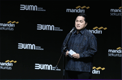Presiden Joko Widodo memberikan keterangan pers usai menyampaikan arahan pada acara Mandiri Investment Forum 2023 di Jakarta, Rabu (1/2/2023).