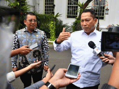 Menteri Perdagangan Zulkifli Hasan memberikan keterangan usai mengikuti rapat yang dipimpin oleh Presiden Joko Widodo di Istana Merdeka, Jakarta.