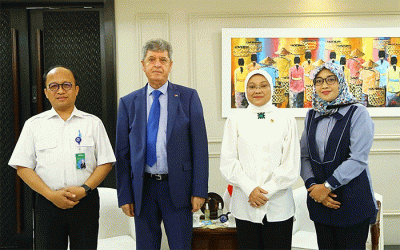 Menaker Ida Fauziyah menerima kunjungan kehormatan Duta Besar Luar Biasa dan Berkuasa Penuh (LBBP) Palestina untuk Indonesia Zuhair Al-Shun.