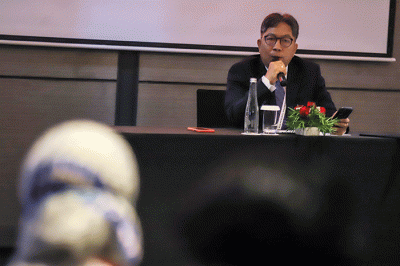 Director For Tourism Marketing Asia Pacific Region, Raden Wisnu Sindhutrisno memberikan pemaparan saat Media Brefing dalam ASEAN Tourism Forum 2023.