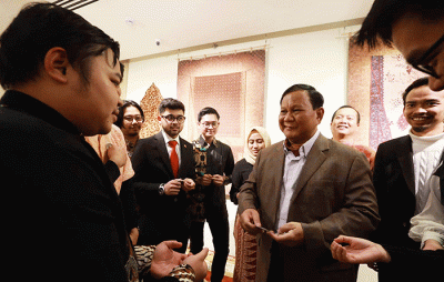 Menteri Pertahanan Prabowo Subianto menemui mahasiswa dan mahasiswi Indonesia Wisma KBRI di Ankara, Turkiye, Rabu (1/2/2023).