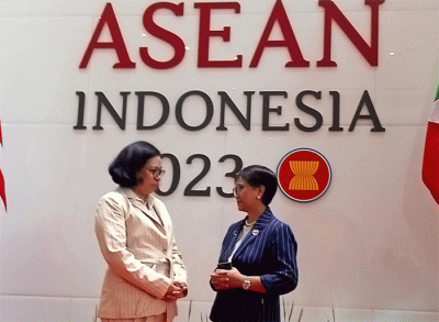Indonesia menghelat serangkaian pertemuan the ASEAN Foreign Ministers' (AMM) Retreat di Sekretariat ASEAN.