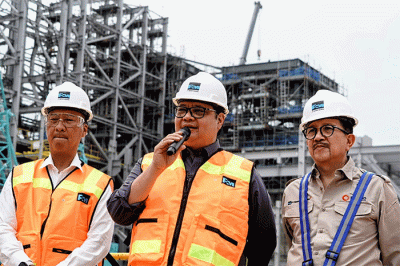 Menko Airlangga Hartarto meninjau secara langsung tingkat kemajuan pengembangan KEK Java Integrated Industrial and Ports State (JIIPE) Gresik.