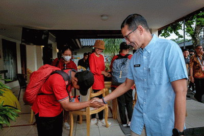 Menteri Pariwisata dan Ekonomi Kreatif Sandiaga Salahuddin Uno mengunjungi Candi Prambanan, Kabupaten Sleman, Yogyakarta, Kamis (2/2/2023).