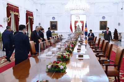 Presiden Joko Widodo menerima kunjungan kehormatan para Menteri Luar Negeri ASEAN dan Sekretaris Jenderal (Sekjen) ASEAN, Kao Kim Hourn, di Istana Merdeka.