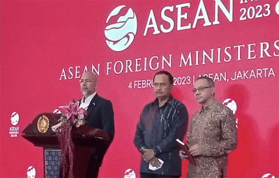Menteri Luar Negeri Indonesia Retno Marsudi mengatakan negara-negara ASEAN lainnya mendukung upaya Indonesia untuk mengatasi isu Myanmar.