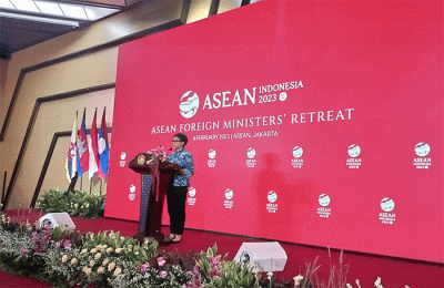 Menteri Luar Negeri Indonesia Retno Marsudi mengatakan negara-negara ASEAN lainnya mendukung upaya Indonesia untuk mengatasi isu Myanmar.