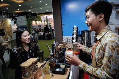 Wakil Menteri Pariwisata dan Ekonomi Kreatif (Wamenparekraf) Angela Tanoesoedibjo berkesempatan mengunjungi Travel Exchange (TRAVEX).