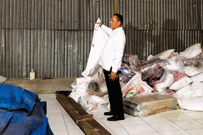 Direktur Utama Perum Bulog Budi Waseso saat Pemantauan Stabilisasi Pasokan dan Harga Pangan (SPHP) Beras di Gudang Beras PIBC, Jumat (3/2/2023).