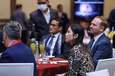Wamenparekraf Angela Tanoesoedibjo memberikan sambutan saat menghadiri Business Luncheon hosted by CNN di Marriott Hotel, D.I Yogyakarta, Sabtu (4/2/2023).