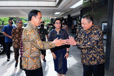 Presiden Joko Widodo memberikan sambutannya saat menghadiri Pertemuan Tahunan Industri Jasa Keuangan (PTIJK) Tahun 2023 di Hotel Shangri-La, Jakarta.